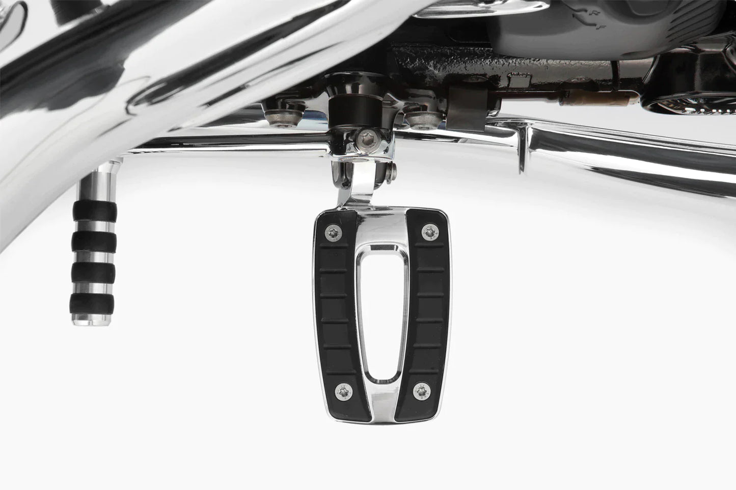 BMW R18 Ergonomics - Footpegs - Wunderlich