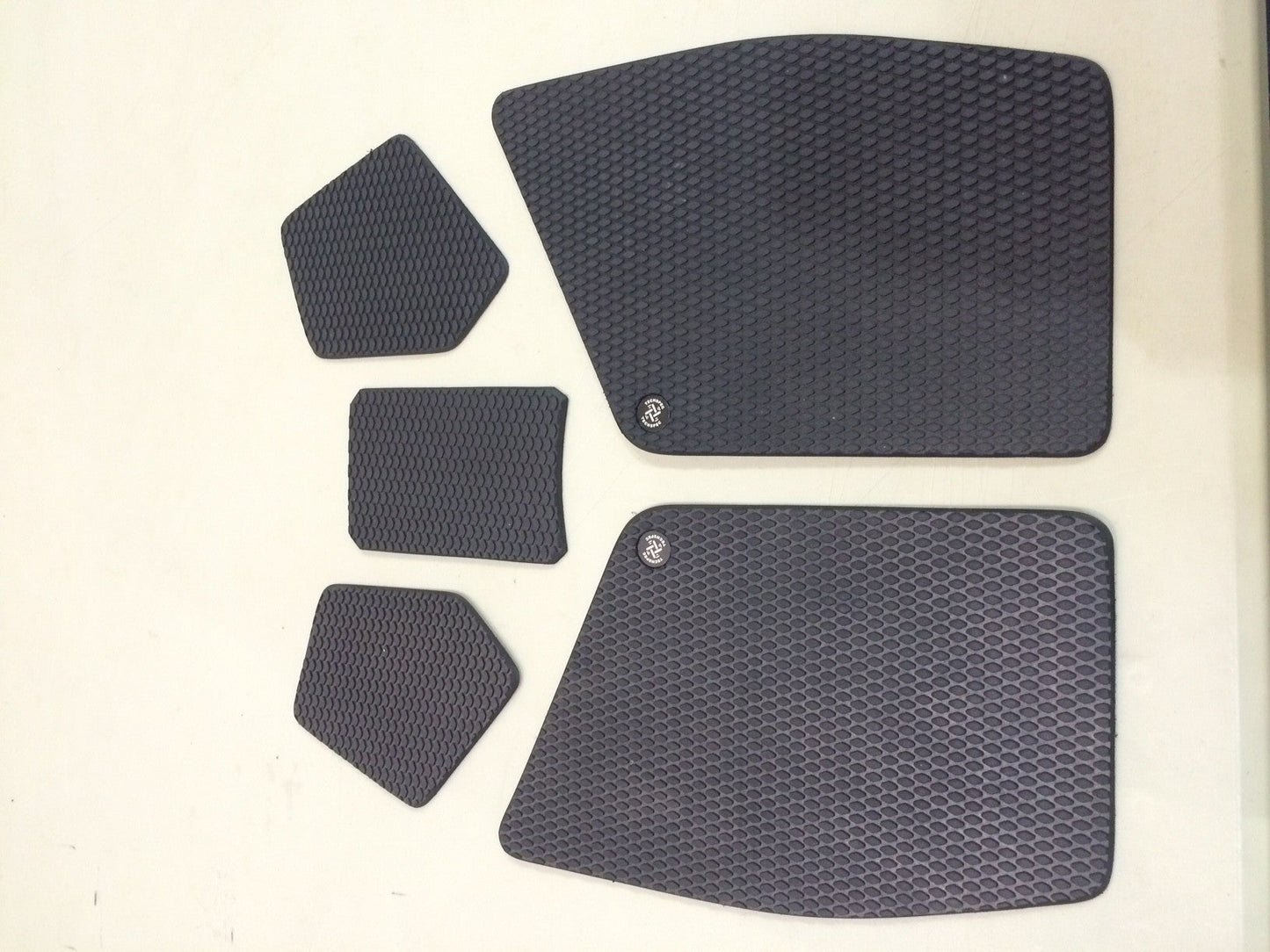 KTM RC 200/390 (2014 - Current) Motorcycle Tank Grip Pads - Bike 'N' Biker
