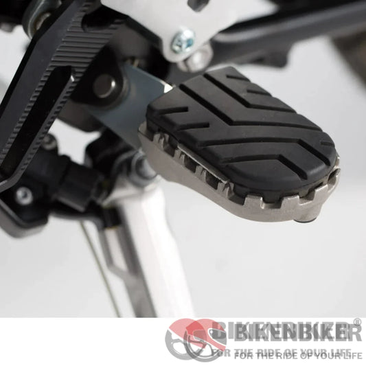 Triumph Tiger 800/900/1200 Ergonomics - Ion Footrest Kit Sw-Motech Footpegs