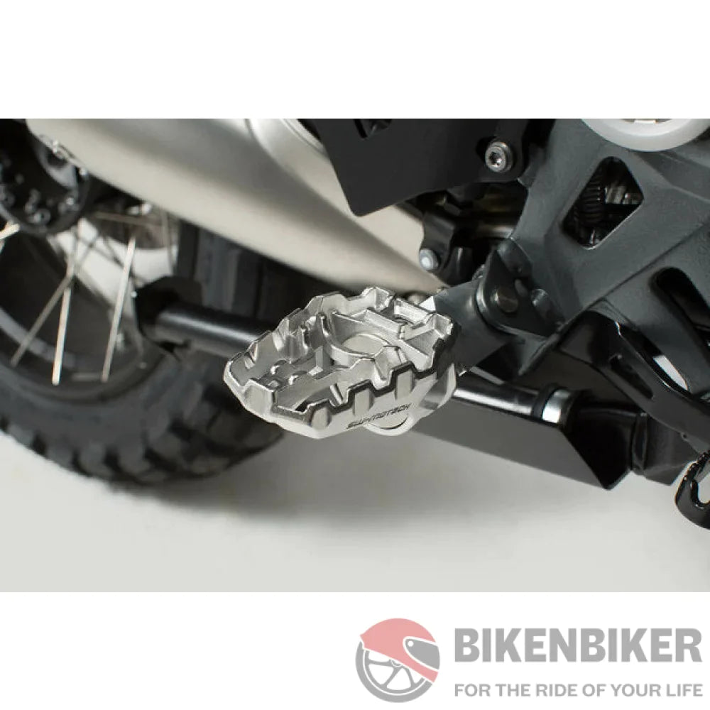 Triumph Tiger Explorer 1200 Ergonomics - Evo Footrest Kit- Sw-Motech Footpegs